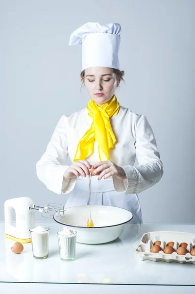 Cook breaking egg — Stock Photo, Image