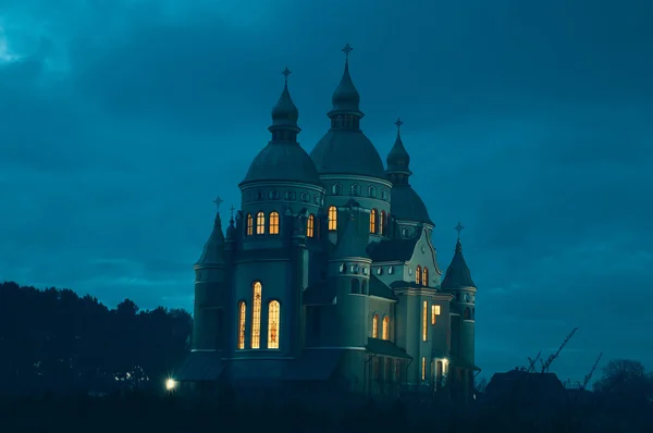 Iglesia por la noche . —  Fotos de Stock