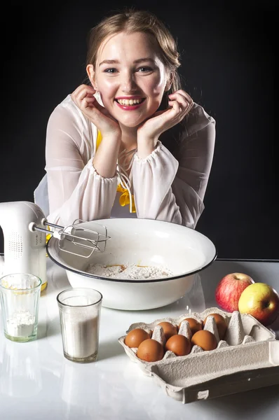 Smiling homemaker in kitchen — Stock Photo, Image