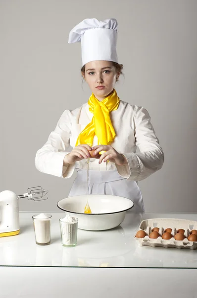 Cook breaking egg — Stock Photo, Image