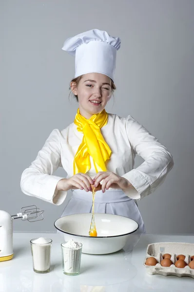 Cook breaking egg — Stock Photo, Image