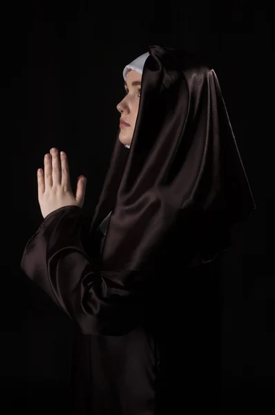 Молодая привлекательная монахиня . — стоковое фото