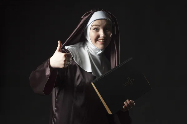 Rahibe İncil tanıtır — Stok fotoğraf