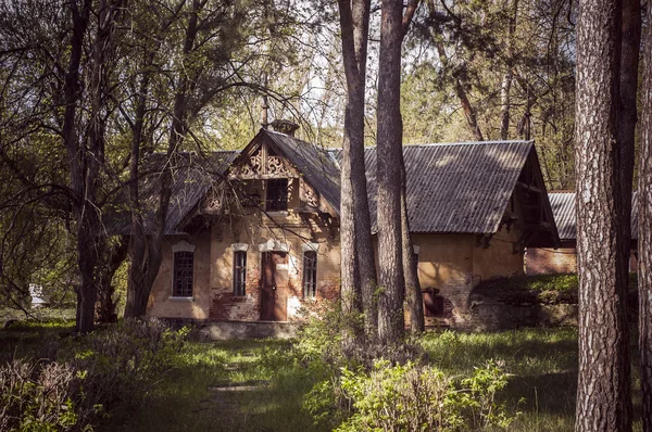 Заброшенное здание — стоковое фото