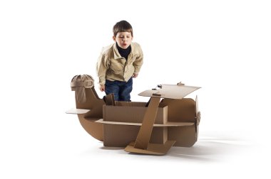 çocuk ve çift kanatlı.