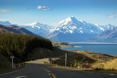 Yeni Zelanda'nın Güney Jsland Aoraki Mount Cook'u doğru yol