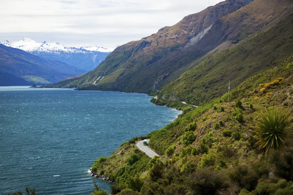 Strada panoramica sinuosa sull'isola meridionale della Nuova Zelanda — Foto Stock