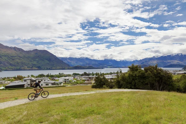 Montanha ciclista no Lago Wanaka, Nova Zelândia — Fotografia de Stock