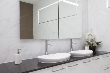Modern çift banyo