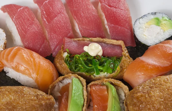 Blandad sushi rullar — Stockfoto