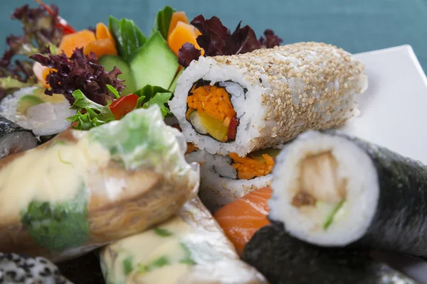 Smíšené sushi rolky — Stock fotografie