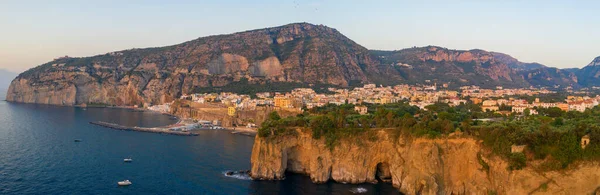Vista Aérea Cidade Meta Costa Sorrento Baía Nápoles Itália — Fotografia de Stock