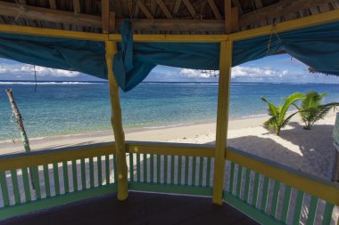 Samoalı plaj fales