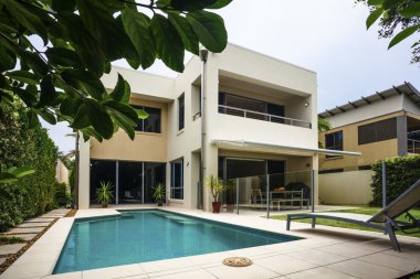 Modern villa havuzlu