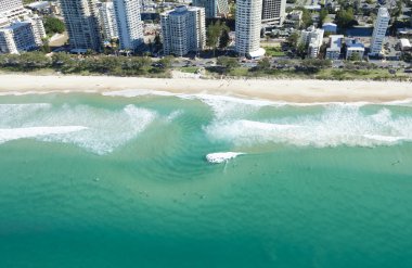 Surfers Paradise suda Surfers