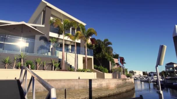 Rumah mewah tepi laut — Stok Video