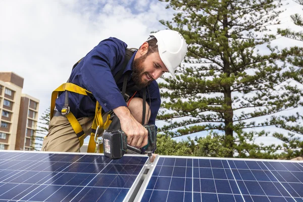 Technicien panneau solaire — Photo