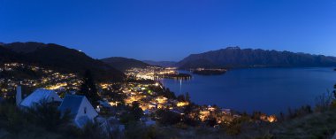 Yeni Zelanda'nın Güney olduğunu günbatımı Queenstown panoramik manzaraya