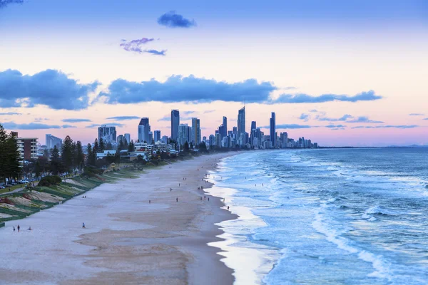 Solnedgång över Surfers Paradise på Gold Coast — Stockfoto