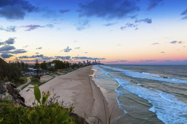 Puesta de sol sobre el paraíso de los surfistas en Gold Coast —  Fotos de Stock