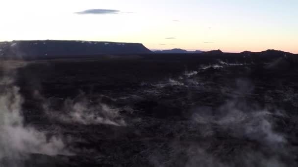 Luchtfoto van vulkanische landschap op Mount Krafla — Stockvideo