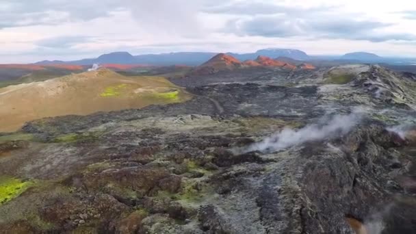 Vista aérea del paisaje volcánico en el monte Krafla — Vídeos de Stock