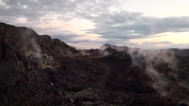 Aerial shot dari lanskap gunung berapi di Gunung Krafla — Stok Video