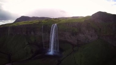 Seljalandsfoss şelale gündoğumu