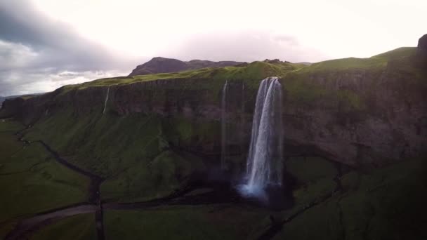 Seljalandsfoss Wasserfall bei Sonnenaufgang — Stockvideo