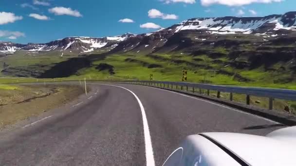 Rijden naar Seydisfjordur in Oost-IJsland. Time-lapse. — Stockvideo