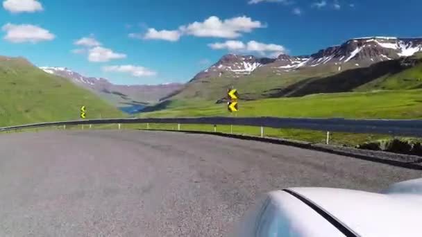 Rijden naar Seydisfjordur in Oost-IJsland. Time-lapse. — Stockvideo