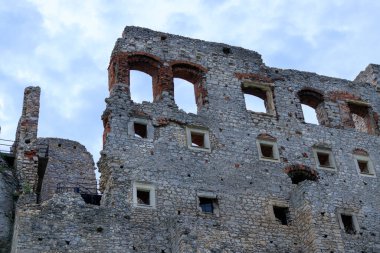 Ortaçağ şatosunun kalıntıları