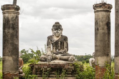 Buda heykelleri Inwa, Mandalay eyaleti kuzey Burma, Myanmar, Asya'da