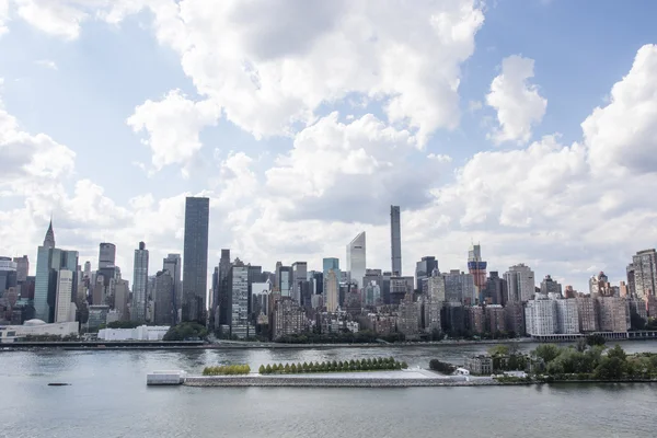 El horizonte de Manhattan visto desde Long Island City - Nueva York - Estados Unidos de América —  Fotos de Stock