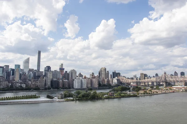 El horizonte de Manhattan visto desde Long Island City - Nueva York - Estados Unidos de América —  Fotos de Stock