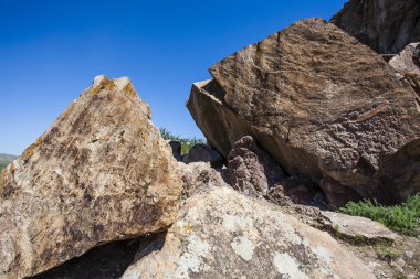 Tamgalı Tas Kazakistan'daki - Orta Asya bir kaya içinde Buda oymalar (3. yüzyıl)