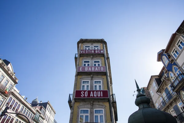 Oud Winkelgebouw Met Portugese Tekst Gevel Vestir Bem Barato Dus — Stockfoto