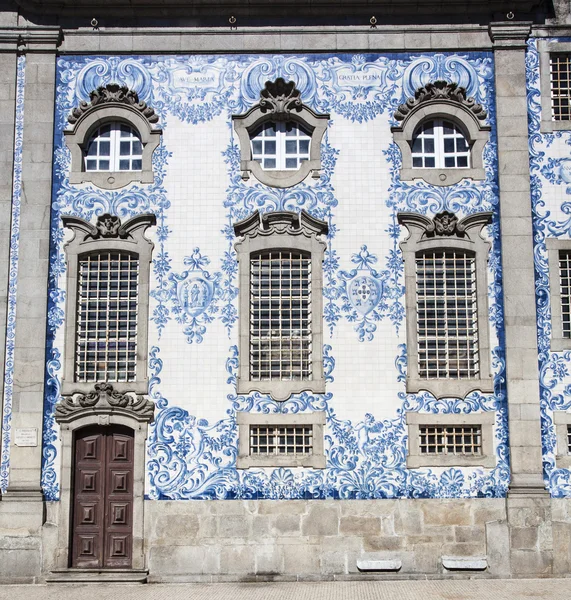 PORTO. IGREJA DOEN CARMO ROMEINSE CATHOLISCHE KERK. — Stockfoto