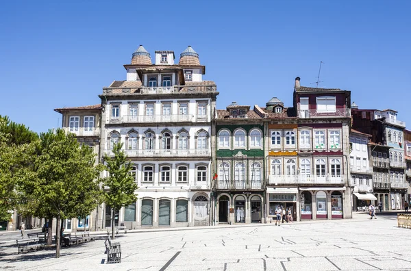 Facades of old houses at the Largo do Toural square in Guimaraes, North Portugal - Eruope — Stock Photo, Image