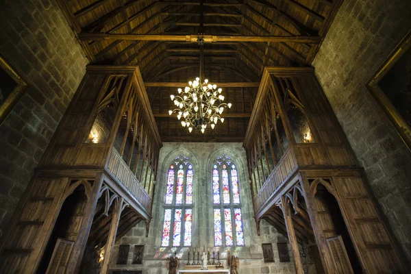 Interior de la capilla dentro del palacio de Guimaraes en el norte de Portugal — Foto de Stock