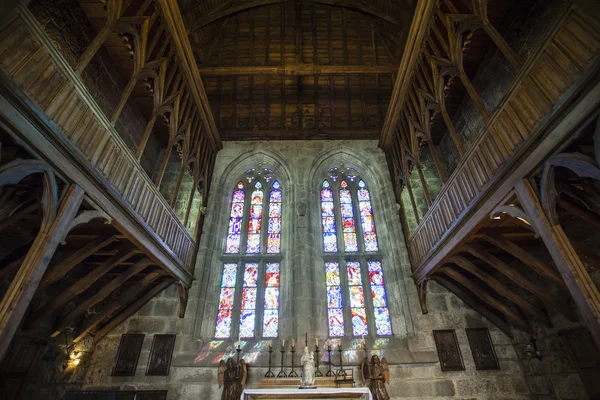 Interior da capela no interior do palácio de Guimarães, no Norte de Portugal — Fotografia de Stock