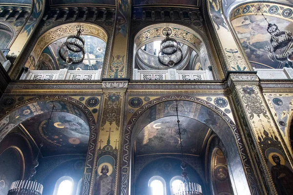 位于乌克兰基辅的圣沃洛德梅尔大教堂装饰华丽的内部 — 图库照片