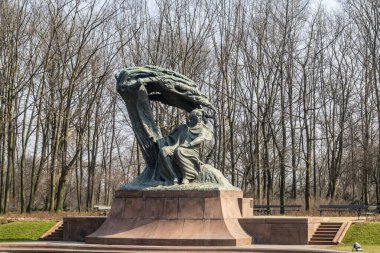 Frederic Chopin anıtı Varşova, Polonya ve Avrupa 'daki Lazienki parkında.