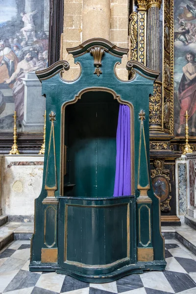 Confessionale Verde Con Tenda Viola All Interno Della Cattedrale Agata — Foto Stock