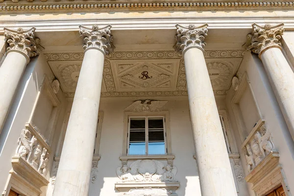 Buiten Het Paleis Het Eiland Het Royal Baths Park Azienki — Stockfoto