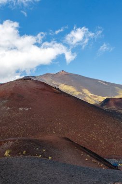 Yaz zamanı, Sicilya 'daki Etna Dağı' na (volkan) bakın. İtalya, Avrupa
