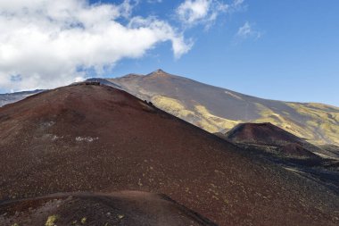 Yaz zamanı, Sicilya 'daki Etna Dağı' na (volkan) bakın. İtalya, Avrupa