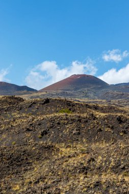 Yaz zamanı, Sicilya 'daki Etna Dağı' na (volkan) bakın. İtalya, Avrupa