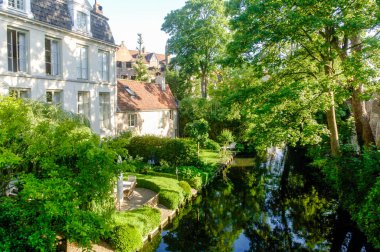 Bruges 'ün merkezinde eski evleri olan Kanal, Flanders, Belçika, Avrupa' da Unesco Dünya Mirası
