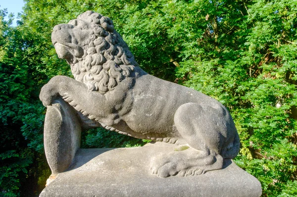 位于比利时弗兰德斯的世界文化遗产之一布鲁日市的狮子雕像 — 图库照片